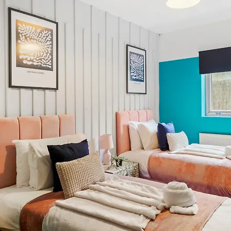Appartement Stylish Garden Retreat - Sleeps 18 Bristol