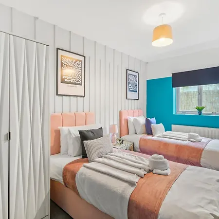 Appartement Stylish Garden Retreat - Sleeps 18 Bristol