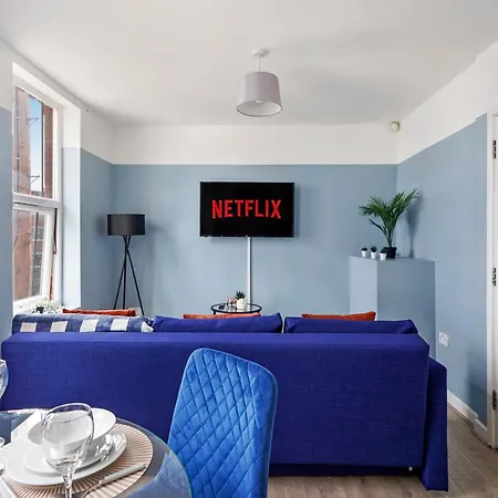 Appartement Stylish Garden Retreat - Sleeps 18 *