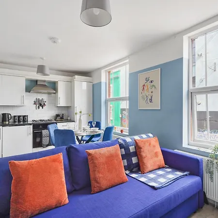 Appartement Stylish Garden Retreat - Sleeps 18