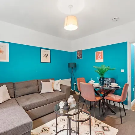 Appartement Stylish Garden Retreat - Sleeps 18 Bristol