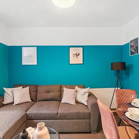 Stylish Garden Retreat - Sleeps 18