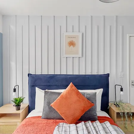 Stylish Garden Retreat - Sleeps 18