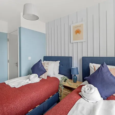Appartement Stylish Garden Retreat - Sleeps 18 Bristol