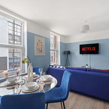 Appartement Stylish Garden Retreat - Sleeps 18