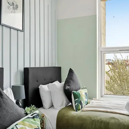 Appartement Stylish Garden Retreat - Sleeps 18 Bristol