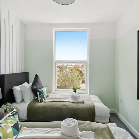 Appartement Stylish Garden Retreat - Sleeps 18 Bristol